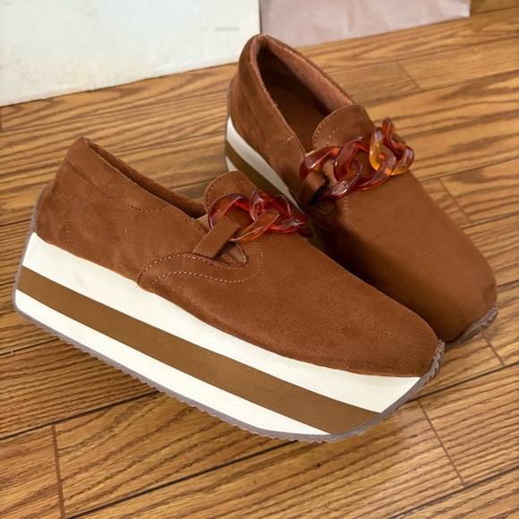 NWOT Voltaire platform faux suede sneakers size 6.5